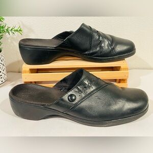 🥳BOGO! Clarks Black Leather Clogs Mules with Braided Accent.